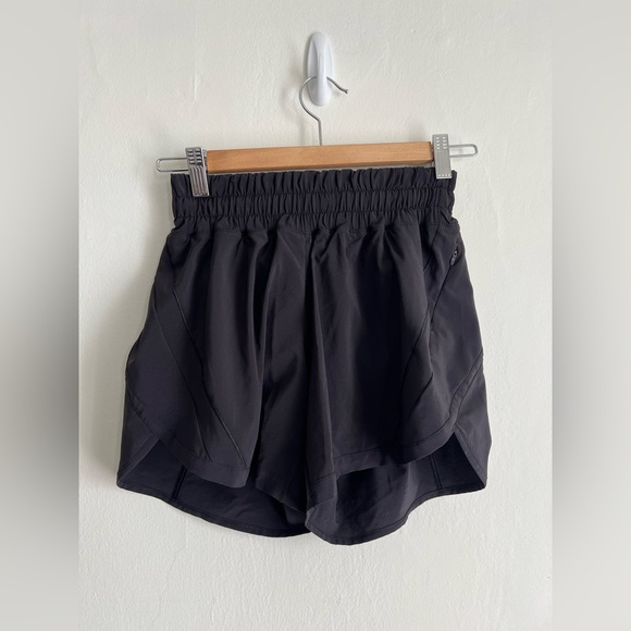 4 Lululemon Track That Short 5" inches inseam
Black women’s size W7AQES running - Picture 3 of 5